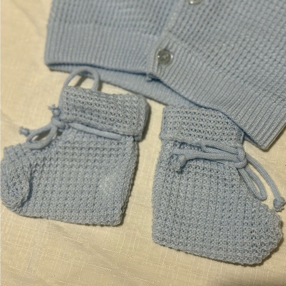 Vintage Blue Kids Matching Set with Hat and Booties - Picture 4 of 13